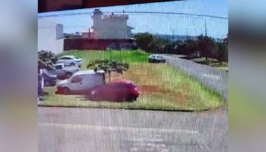 Imagem referente a Imagem flagra carro sendo furtado no Bairro São Cristóvão