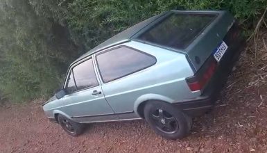 Imagem referente a Cidadão encontra carro furtado em estrada rural de Cascavel