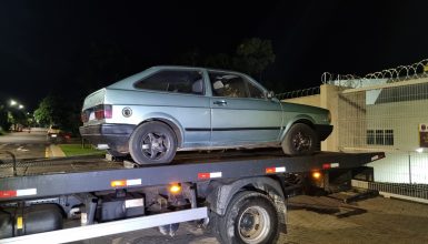 Imagem referente a Cidadão encontra carro furtado em estrada rural de Cascavel