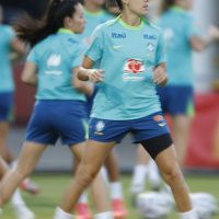 Imagem referente a Seleção feminina realiza primeiro treino com todas as convocadas