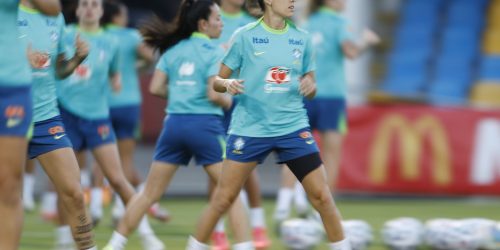 Imagem referente a Seleção feminina realiza primeiro treino com todas as convocadas