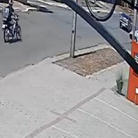 Imagem referente a Câmera flagra acidente que deixou motociclista ferido no Jardim Clarito