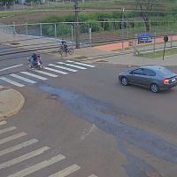 Imagem referente a Vídeo mostra criança sendo atropelada no Bairro Santa Felicidade; moradores pedem lombada