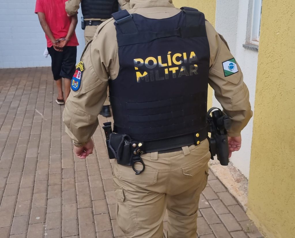 Homem é preso após ameaçar a própria filha no Julieta Bueno Homem é preso após ameaçar a própria filha no Julieta Bueno