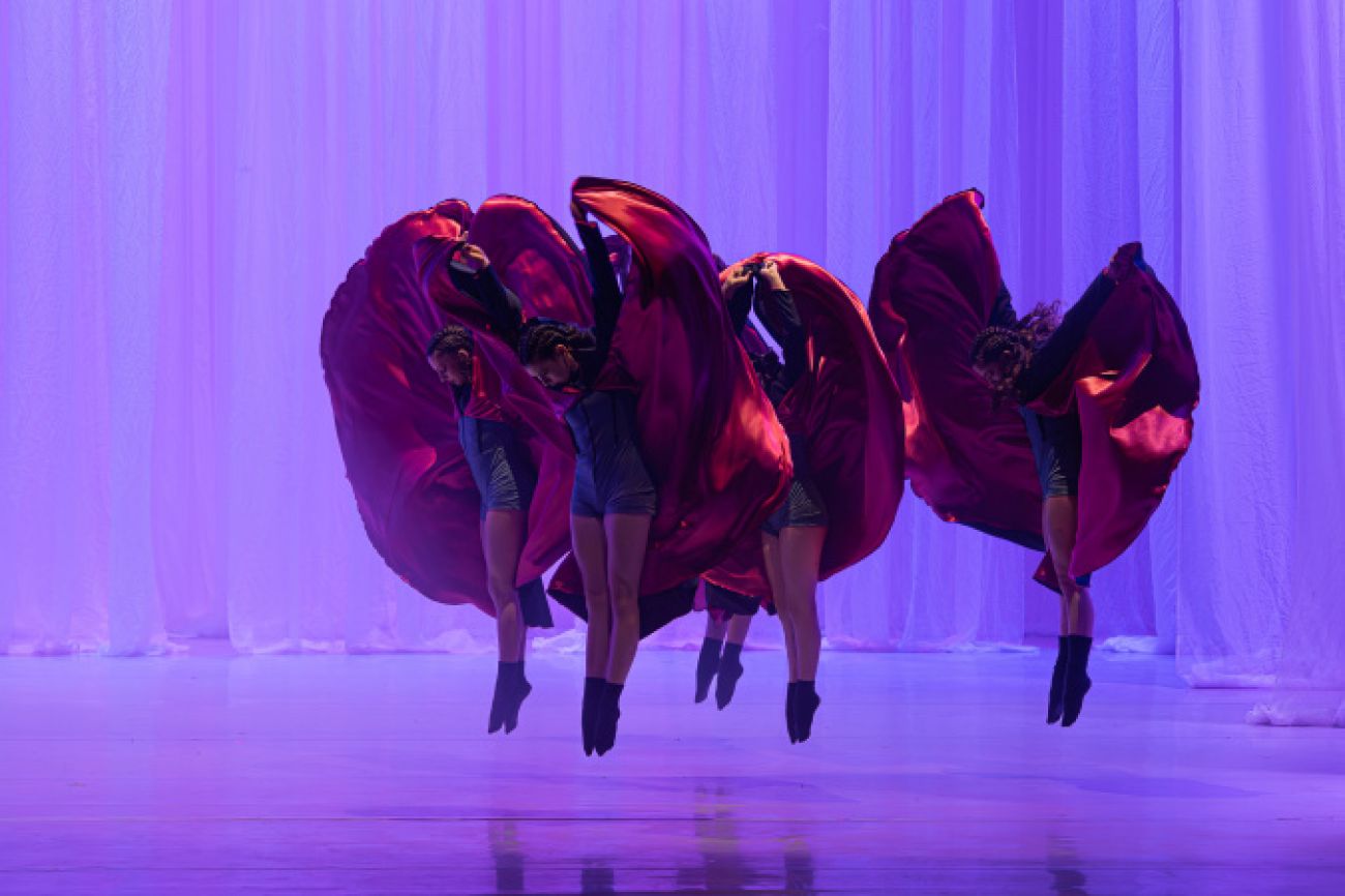 Escola de Dança Teatro Guaíra apresenta o espetáculo “Crisálida” na sexta-feira Escola de Dança Teatro Guaíra apresenta o espetáculo “Crisálida” na sexta-feira