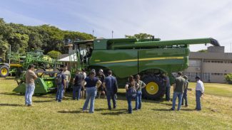 Máquinas agrícolas permitem aos alunos da UEM imersão em inovação tecnológica