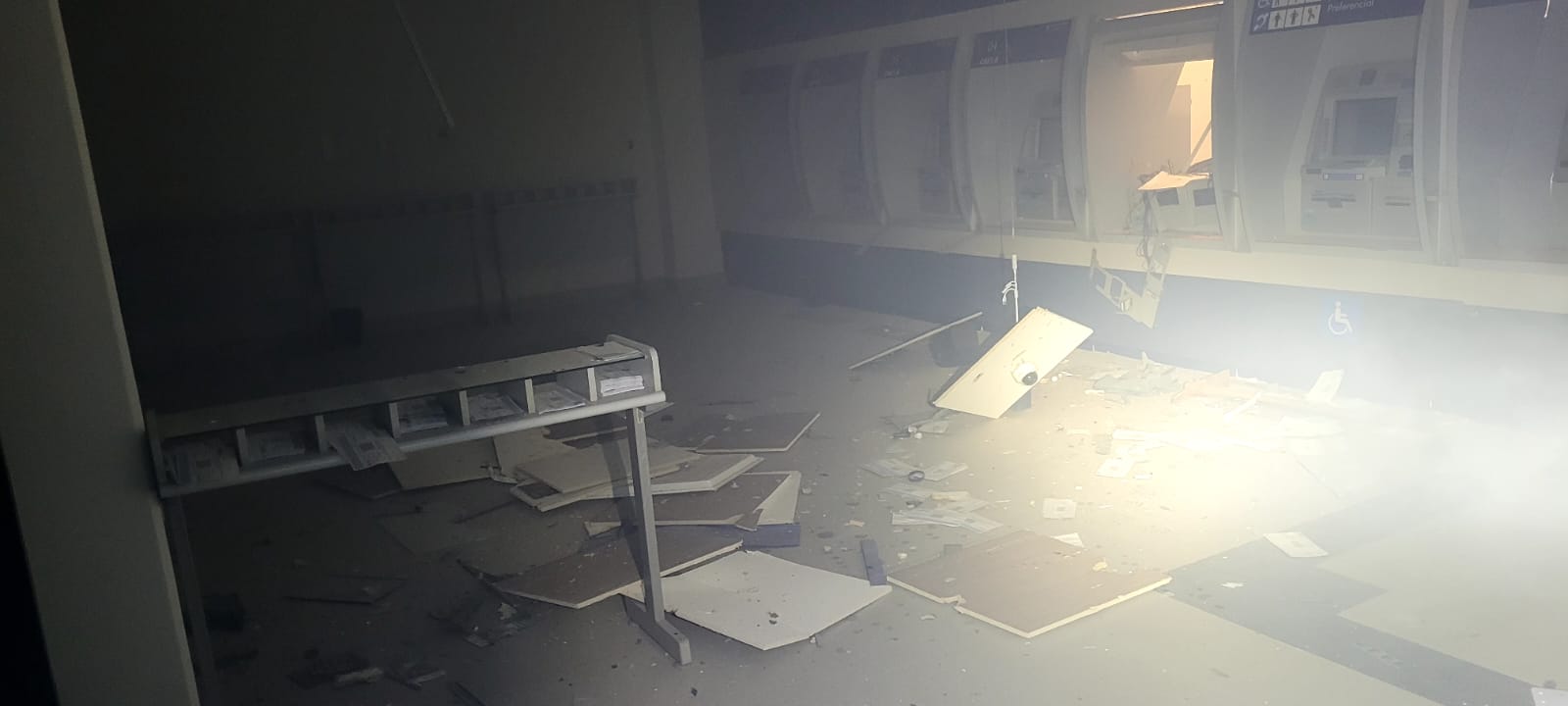 Caixa Econômica Federal se pronuncia sobre explosão em caixa eletrônico Imagem referente a Caixa Econômica Federal se pronuncia sobre explosão em caixa eletrônico
