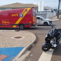 Imagem referente a Carro e moto se envolvem em colisão no Bairro Maria Luiza