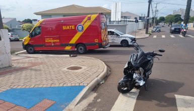 Imagem referente a Carro e moto se envolvem em colisão no Bairro Maria Luiza