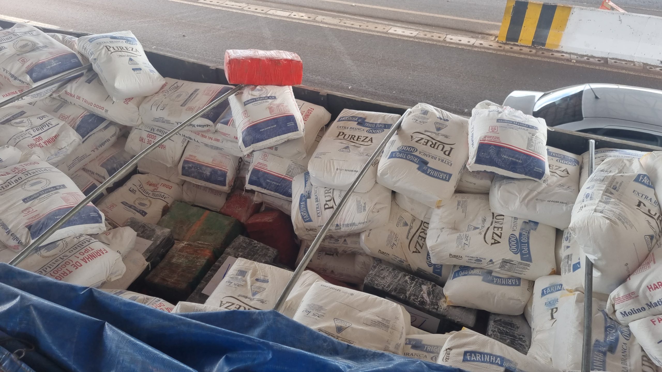 Farinha de Trigo ou Maconha? PRF descobre carga ilícita em Cascavel Farinha de Trigo ou Maconha? PRF descobre carga ilícita em Cascavel