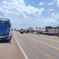 Imagem referente a Ônibus estraga na BR-277 e DER é acionado para sinalizar perímetro