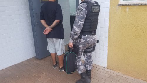 Imagem referente a Jovem é preso com maconha e motocicleta apreendida em ação contra o tráfico