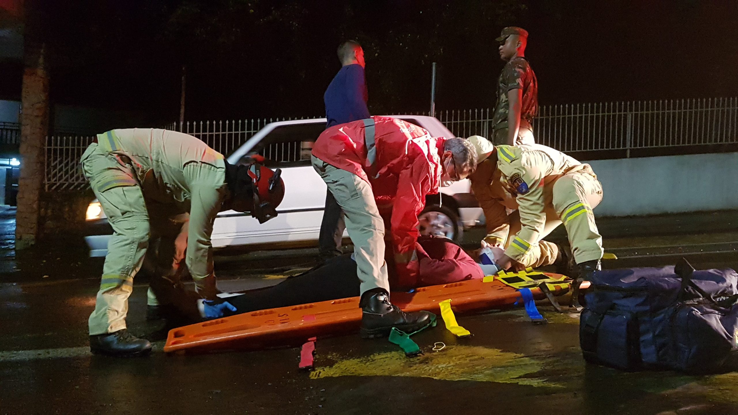 Em busca de salão para casamento, noiva fica ferida em acidente na Rua Bom Jesus