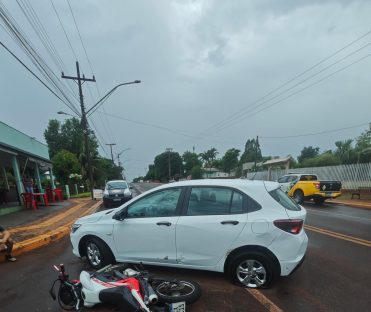 Imagem referente a Onix com placas de Cascavel se envolve em acidente na PR-495