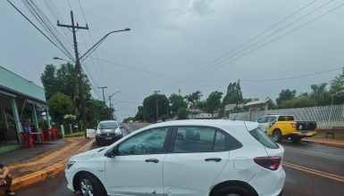 Imagem referente a Onix com placas de Cascavel se envolve em acidente na PR-495