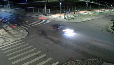 Imagem referente a Carro é flagrado em alta velocidade no mesmo local em que criança foi atropelada no Santa Felicidade