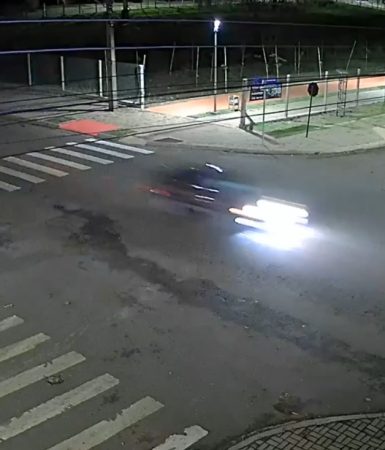 Imagem referente a Carro é flagrado em alta velocidade no mesmo local em que criança foi atropelada no Santa Felicidade