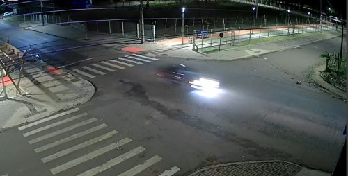 Imagem referente a Carro é flagrado em alta velocidade no mesmo local em que criança foi atropelada no Santa Felicidade