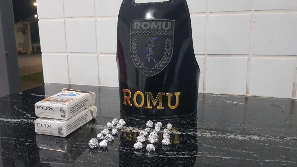 Romu detém dupla suspeita do comércio de crack no centro de Cascavel