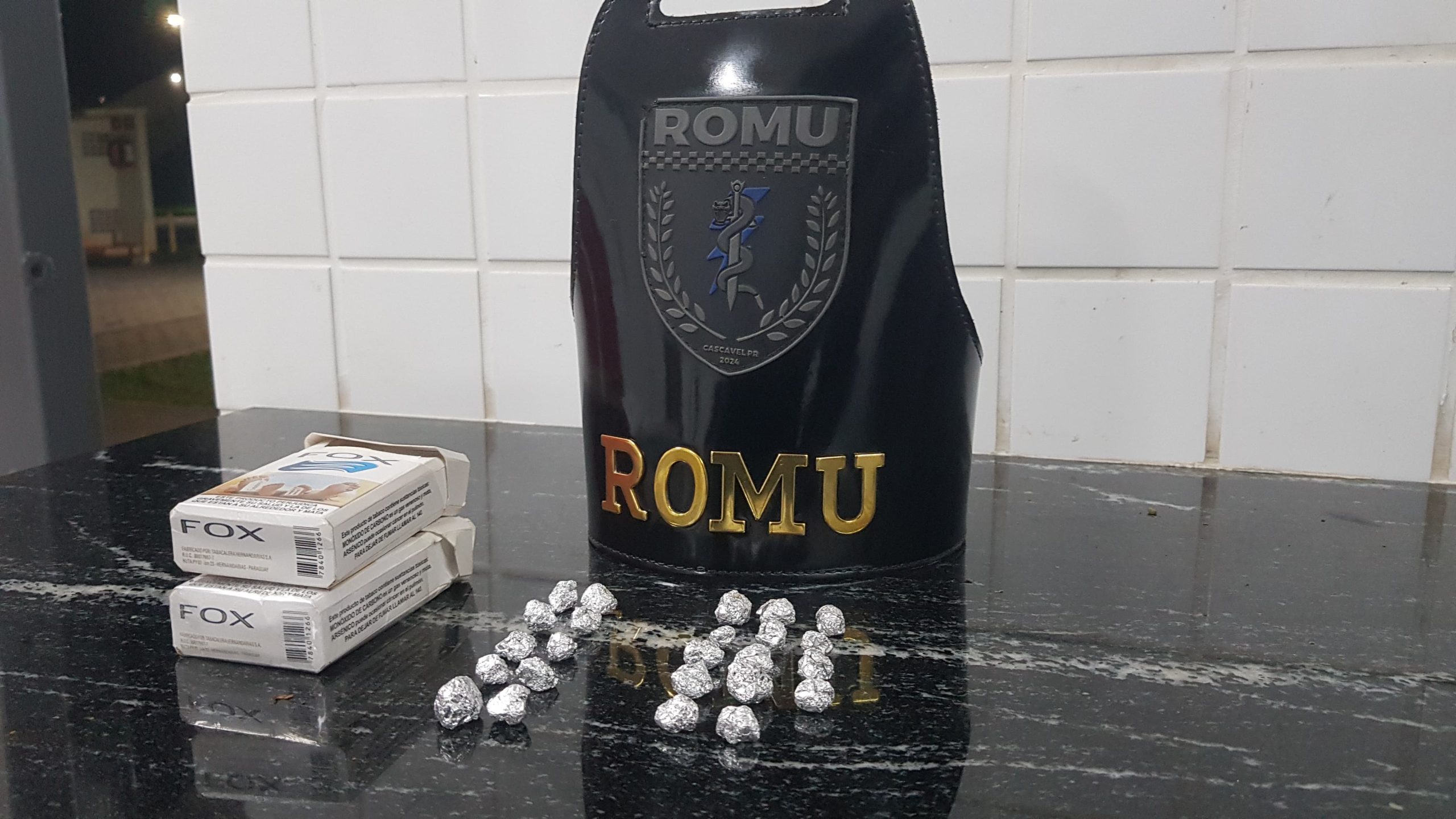 Romu detém dupla suspeita do comércio de crack no centro de Cascavel Romu detém dupla suspeita do comércio de crack no centro de Cascavel