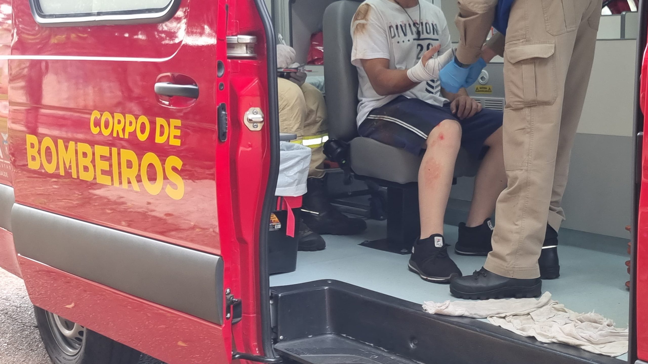 Adolescente quebra o dedo ao cair de bicicleta no Cascavel Velho Adolescente quebra o dedo ao cair de bicicleta no Cascavel Velho