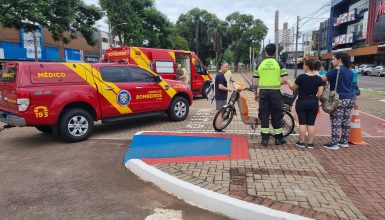 Imagem referente a Mulher fica inconsciente após colisão entre bicicletas na Avenida Brasil