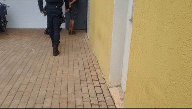 Imagem referente a GMs desconfiam de homem no XIV de Novembro e abordagem resulta em prisão de procurado pela Justiça