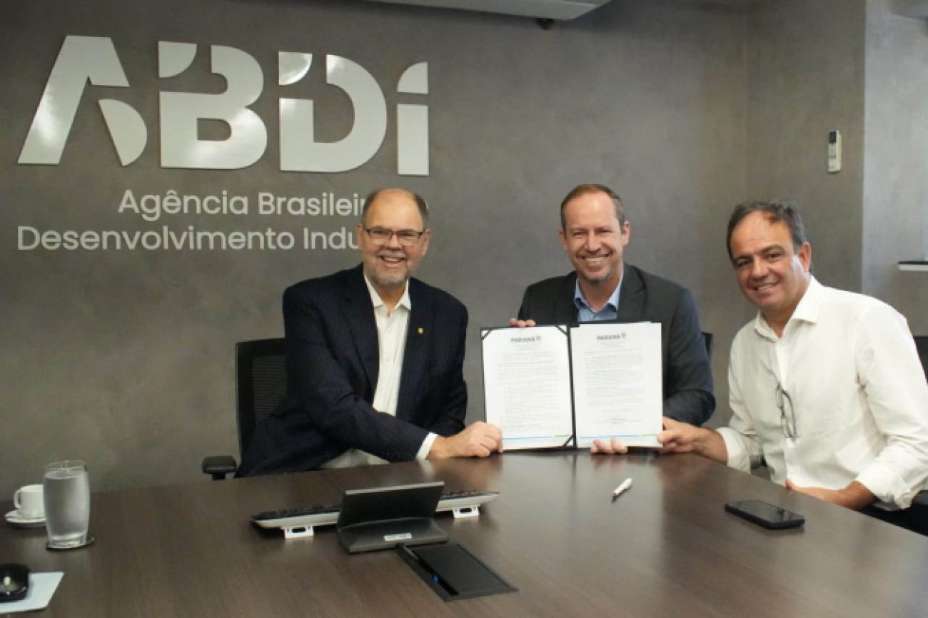 Paraná assina convênio com ABDI para desenvolver bengalas tecnológicas