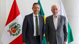 Vice-governador Darci Piana apresenta Caminhos do Peabiru ao embaixador do Peru