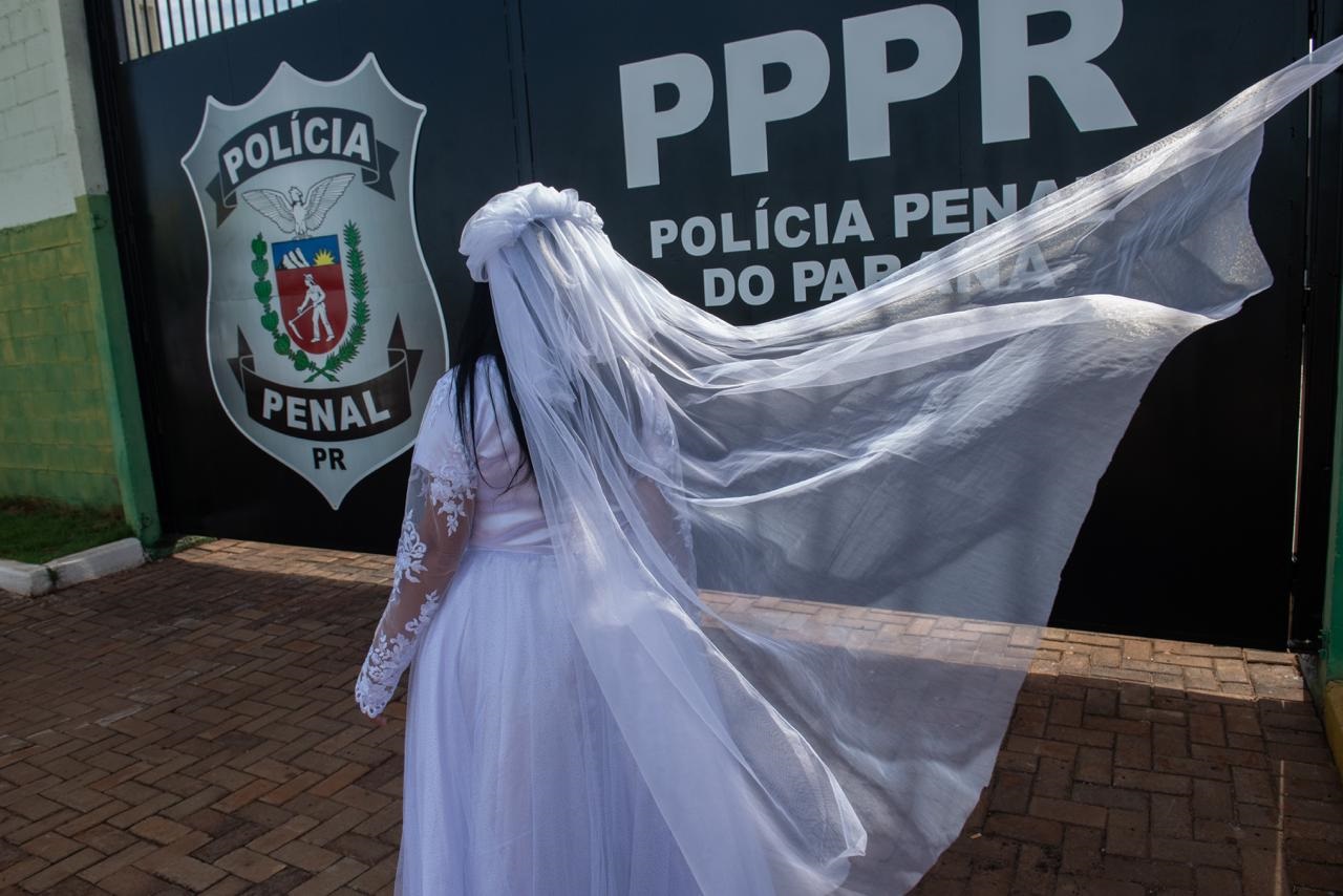 Casamento comunitário com 9 casais é realizado na Penitenciária Estadual