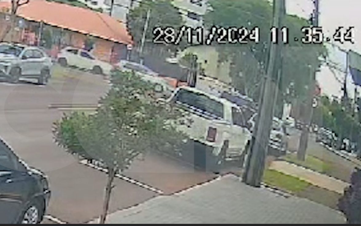 Vídeo mostra colisão entre Ford Ka e Onix na Rua Voluntários da Pátria