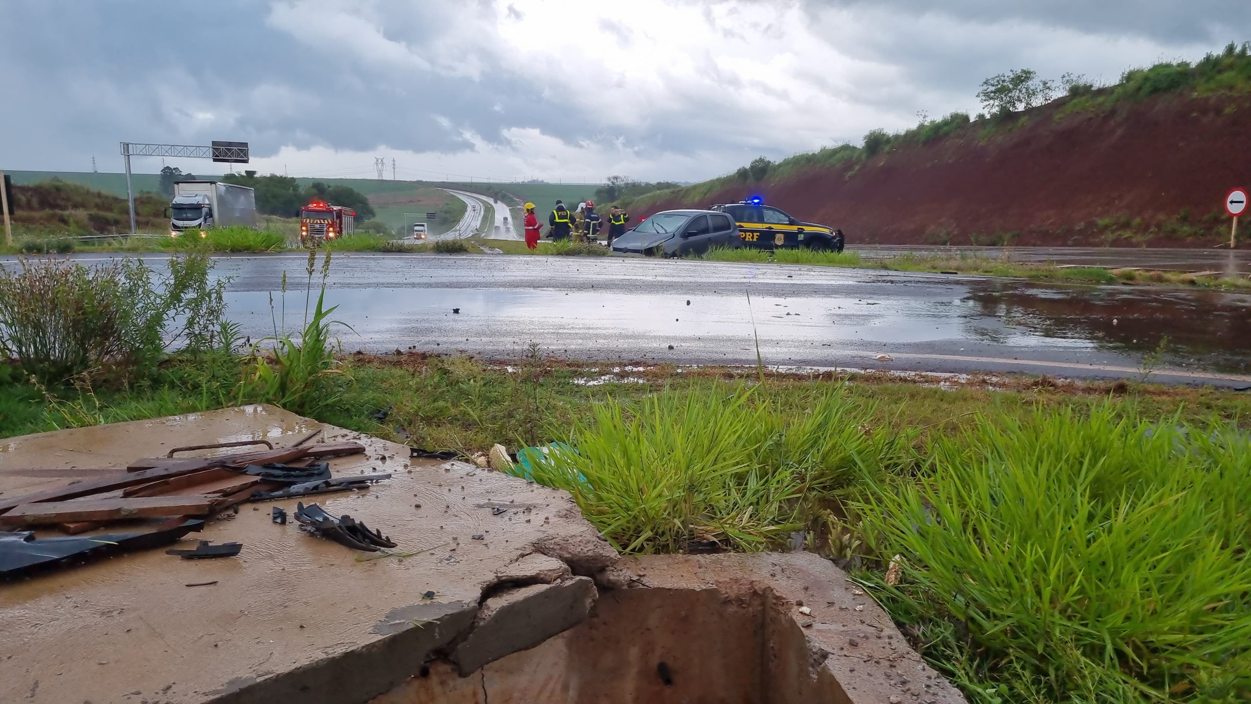 Crianças ficam feridas em acidente na BR-163, no Contorno Oeste em Cascavel