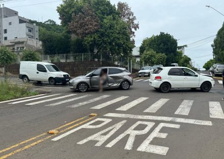 Imagem referente a Colisão entre dois carros é registrada no Bairro Industrial