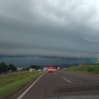 Imagem referente a Monstro no céu: nuvem gigante assusta moradores de Cascavel