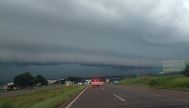 Imagem referente a Monstro no céu: nuvem gigante assusta moradores de Cascavel