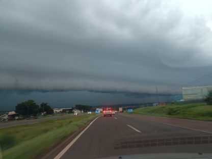 Imagem referente a Monstro no céu: nuvem gigante assusta moradores de Cascavel