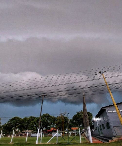 Imagem referente a Toledo em alerta: tempestade causa estragos e falta de energia em alguns bairros