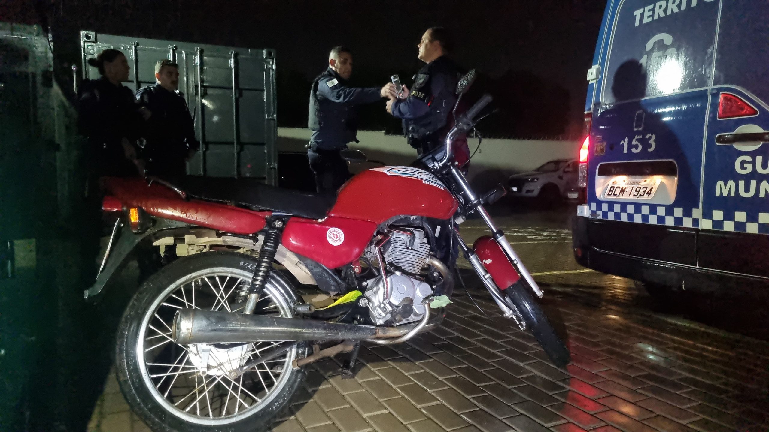Guarda Municipal de Cascavel recupera motocicleta após denúncia anônima