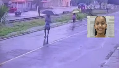 Imagem referente a Vídeo mostra momento em que criança desaparece ao ser sugada por bueiro durante chuva