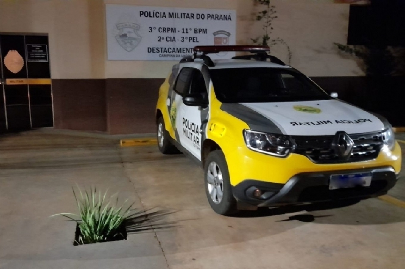 Homem é detido após 'roubar' beijo de mulher casada no Paraná
