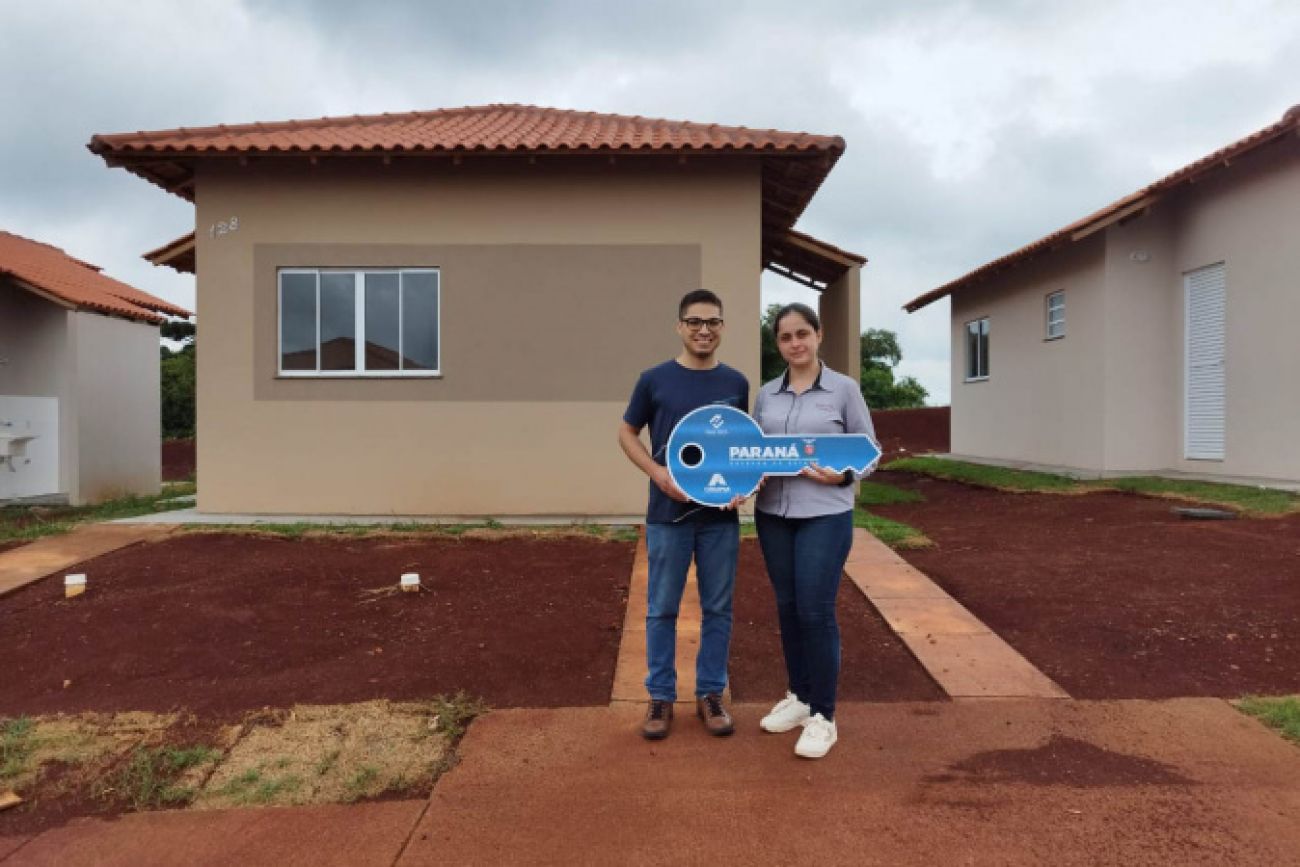 Cohapar entrega casa própria a 71 famílias de Jardim Alegre Cohapar entrega casa própria a 71 famílias de Jardim Alegre