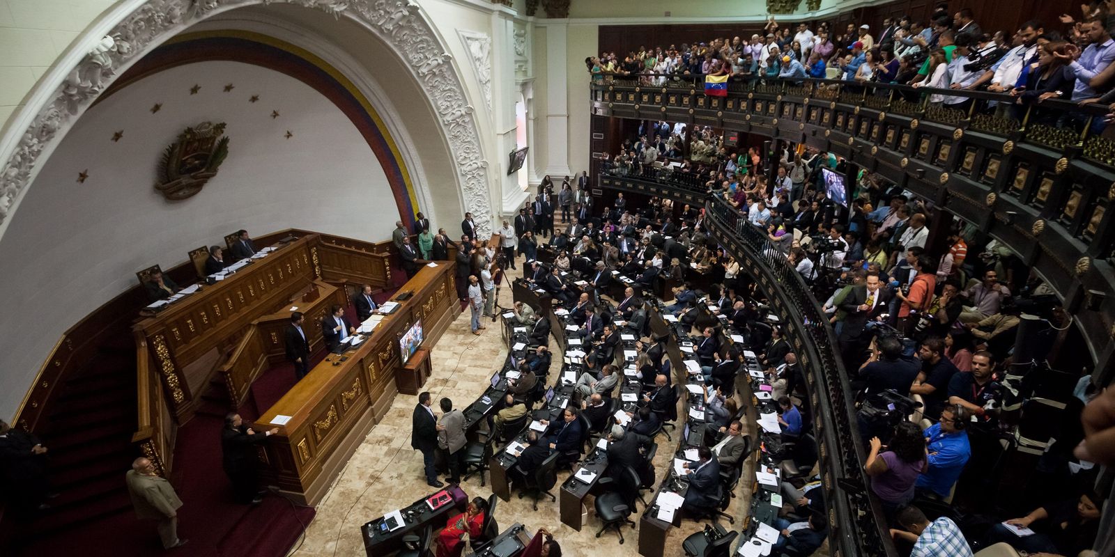 Em resposta aos EUA, Venezuela aprova lei que pune apoio a sanções Em resposta aos EUA, Venezuela aprova lei que pune apoio a sanções