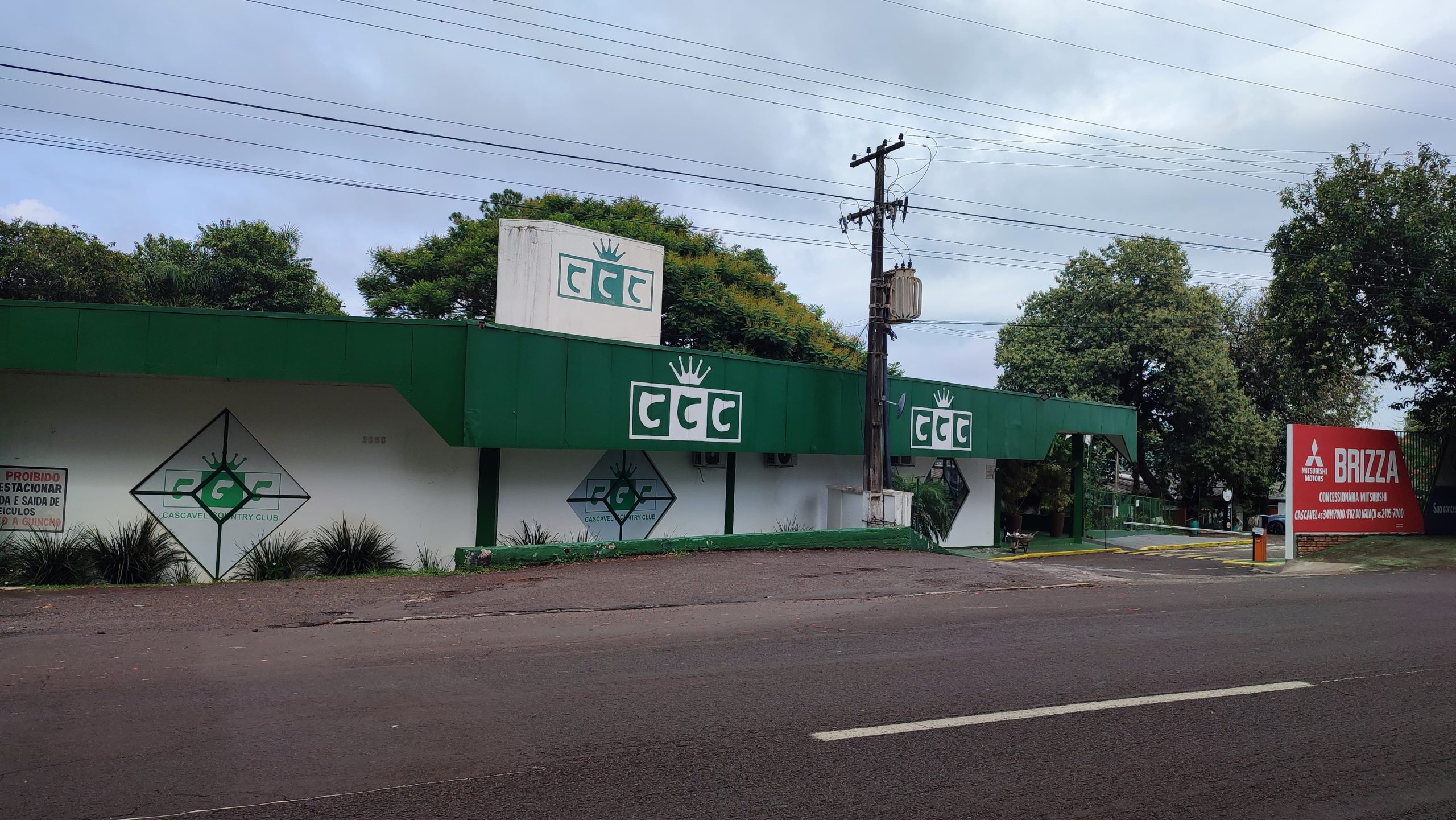 Queda de três metros: homem de 43 anos sofre acidente em clube no Bairro Country Queda de três metros: homem de 43 anos sofre acidente em clube no Bairro Country