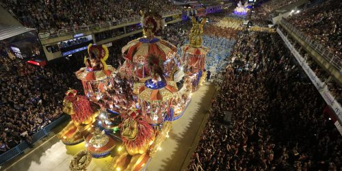 Imagem referente a Desfile de escolas do Rio abrem comemoração do Dia Nacional do Samba