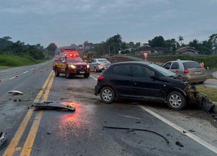 Imagem referente a Jovem grávida de nove meses morre em acidente de moto na BR-470