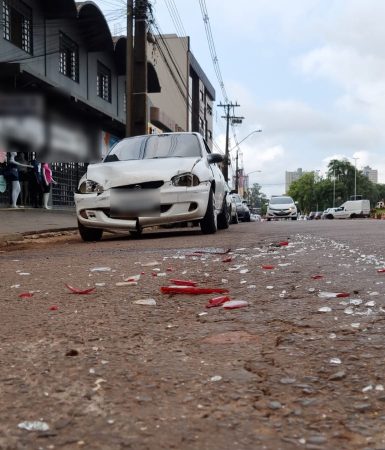 Imagem referente a Acidente entre caminhão e Corsa é registrado na Rua Presidente Juscelino Kubitscheck