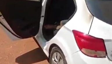 Imagem referente a Achados mortos com sinais de tortura: Vitor Gabriel e Alexandre Alves em carro abandonado