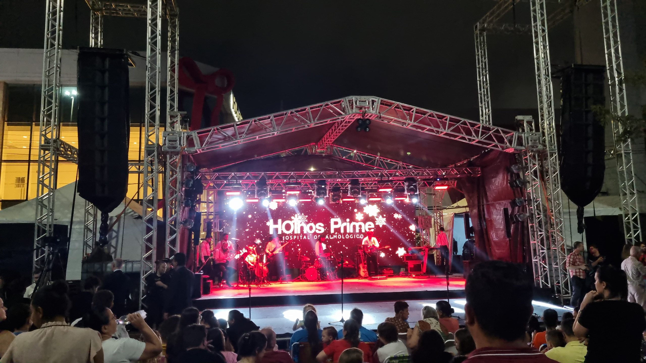 Espetáculo natalino e inauguração do HLaser HOlhos Prime iluminam Cascavel