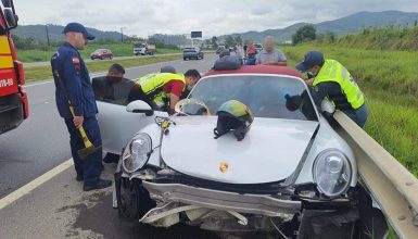 Imagem referente a Motorista perde controle de Porsche de R$ 1 milhão e colide com guard-rail na BR-470