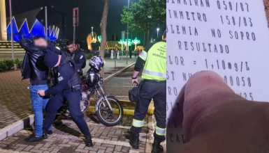 Imagem referente a Motociclista com sinais de embriaguez é detido em frente à Catedral de Cascavel